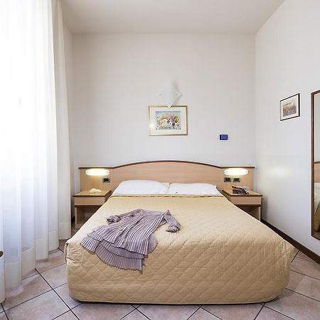 Residence XX Settembre Alba  Zimmer foto