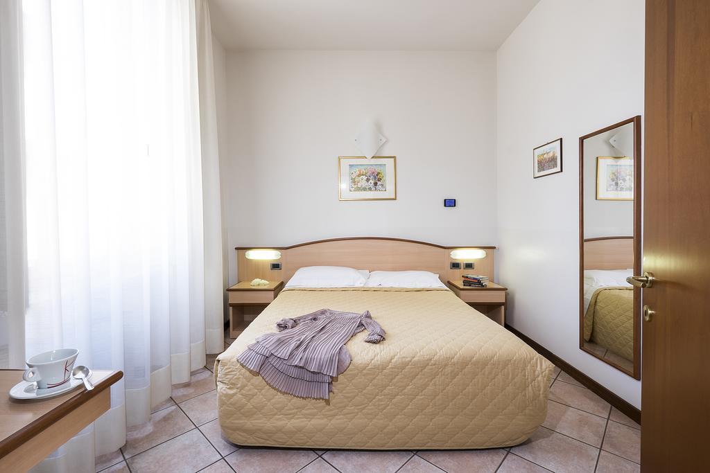 Residence XX Settembre Alba  Zimmer foto