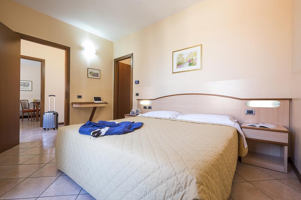 Residence XX Settembre Alba  Zimmer foto